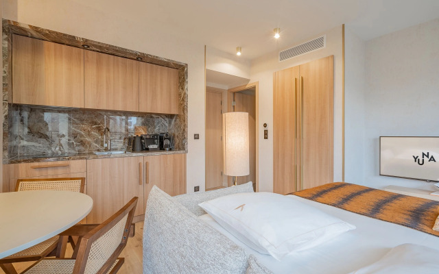 Yuna Porte Maillot - ApartHotel