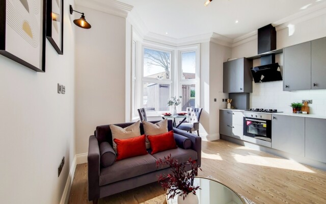 Lovely 1-bed Apartment in London With Courtyard