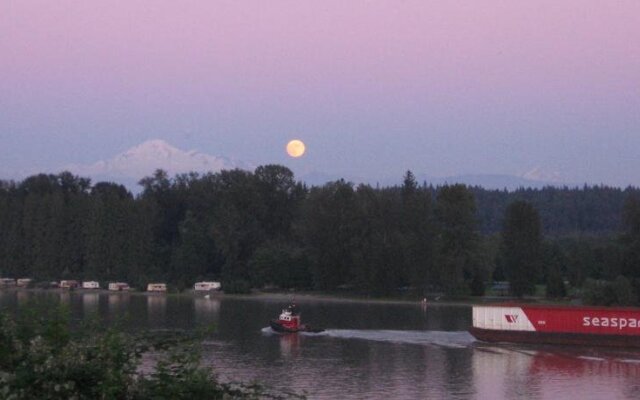 Fraser Riverview Holiday Apartment