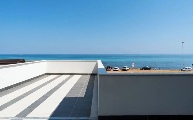 Lolita's Beachfront Loft
