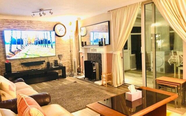 Lovely 4BD House in Newcastle on Tyne