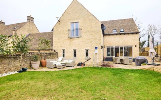 The Bourton-on-the-water Place - Lovely 5bdr House With Parking + Garden