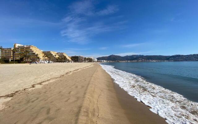 Apartamentos Aquarium. 150 Metros Playa.