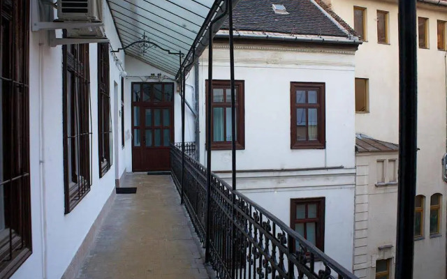 Five Season's Apartment