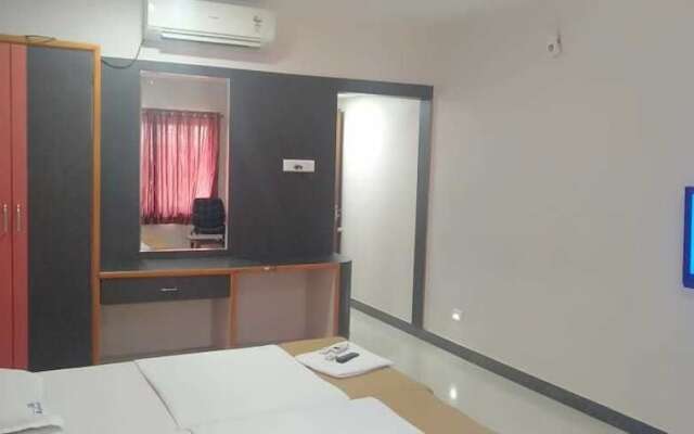 iROOMZ Hotel Ashoka