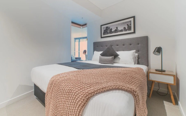 Sky High 2 Bedroom Apartment in Central Brisbane