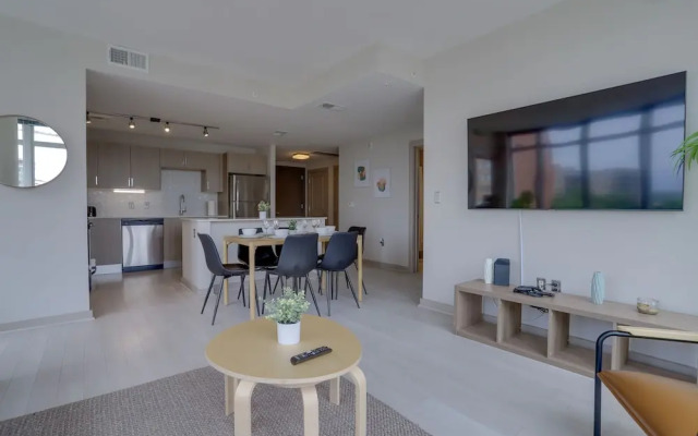 Fantastic 2BR Condo at Crystal City
