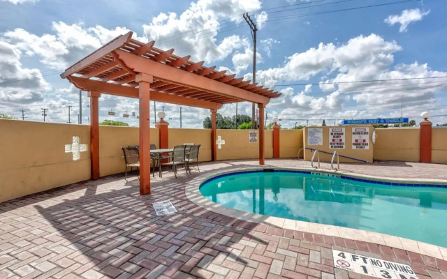 Super 8 Brownsville