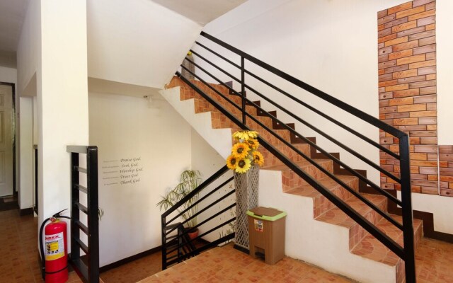 RedDoorz near Coron Coliseum