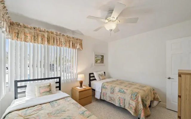 Siesta Treasure #4 2 Bedroom Condo