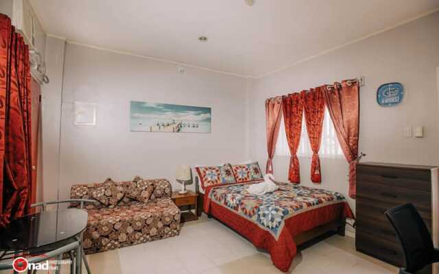 Ashley and Bill's Suites 'N Garden