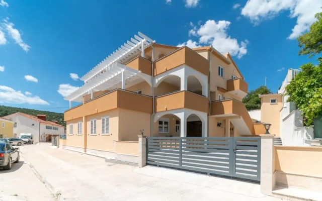 Lux 3 - Heated Pool - A6