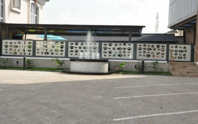 Springhill Hotel & Suites