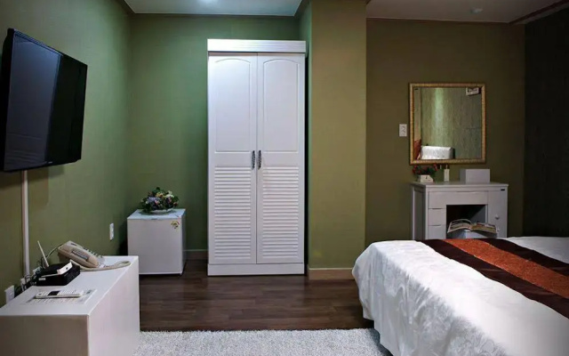 Orange Hotel