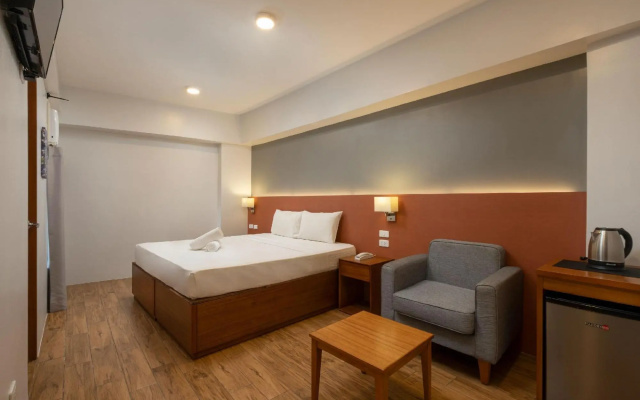 iHotel Uptown BGC