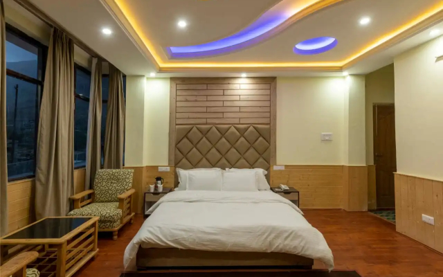 Dee Grand Marq Hotel