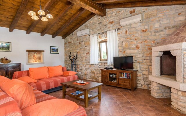 Elegant Villa in Istria With Outdoor Pool