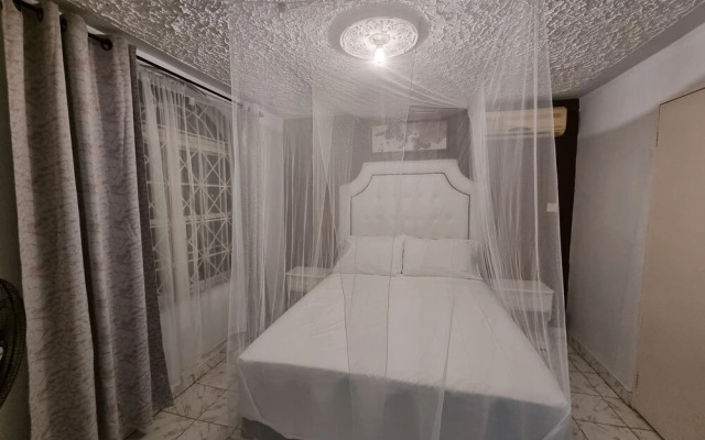 Csompo Empire one bedroom apt