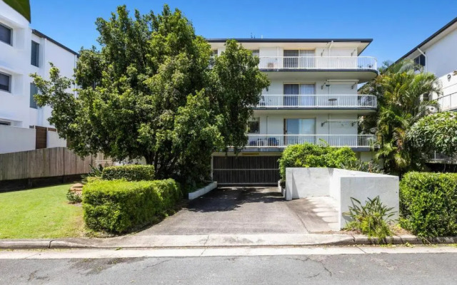 2Bed Beachfront Apartment - Holiday Management