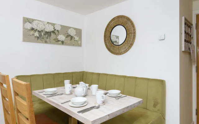 The Beach House & Porth  Sands Apartments
