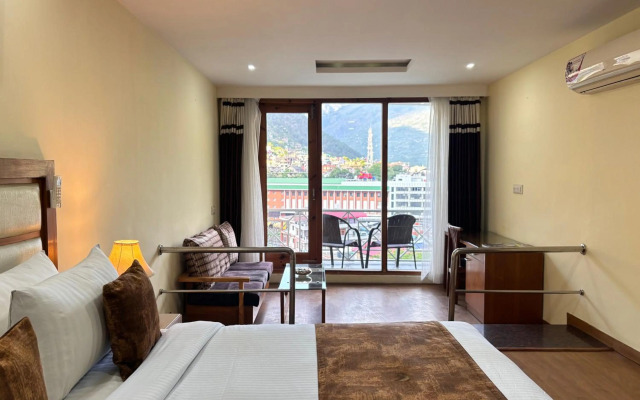 OYO 12270 Hotel Shobla Royale