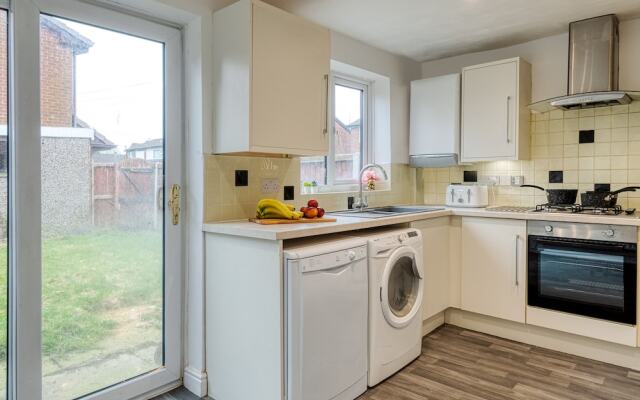 Lovely 3-bed Cosy House in Greater Manchester