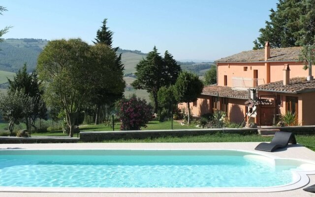 Lovely Apartment in Celle Sul Rigo with Pool