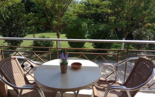 Zisis Garden Studios