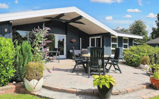 8 Person Holiday Home in Vaeggerlose