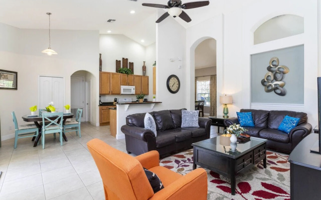 Gorgeous 4Bd with Pool @ 4072 Solterra Resort