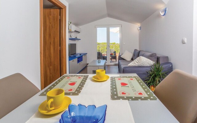 Nice Apartment in Makarska With 1 Bedrooms and Wifi