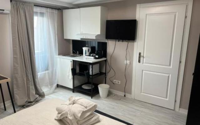 AZZA Aparthotel