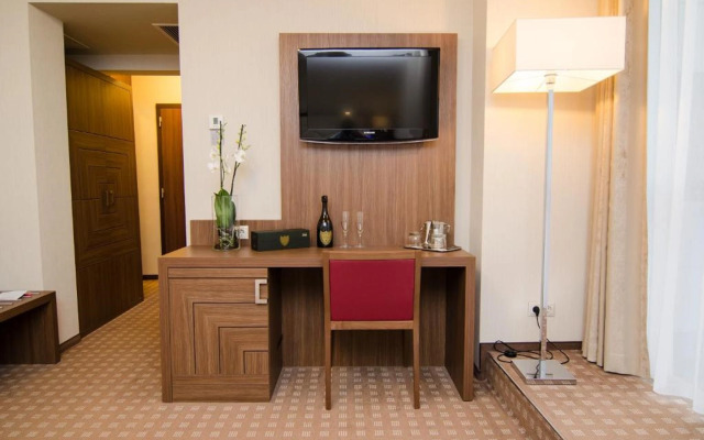 Central Plaza Hotel