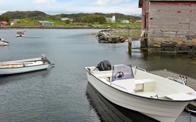 10 Person Holiday Home in Fjørtoft