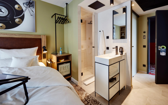 Me and All Hotel Hanover, by Hyatt