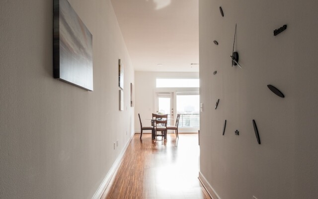 1 BR Apt Near AA Center with Parking by Frontdesk