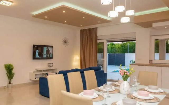 Villa Sabun Luxury Villa With Poo, Jacuzzi