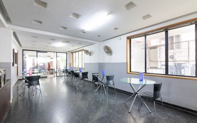 OYO 22407 Golden Sands Classic