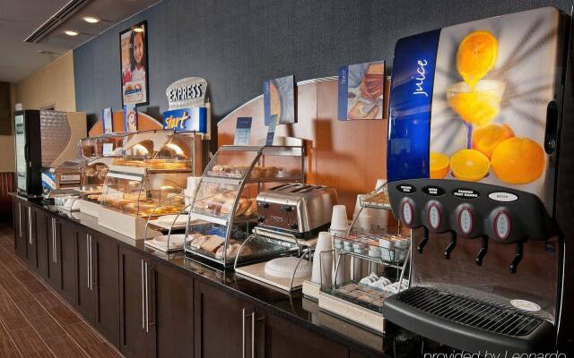 Holiday Inn Express Hotel & Suites Pearsall by IHG