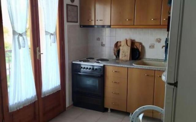 Villa Litsa! Quiet place, beautiful garden, near beach!