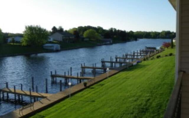 Fleetwood Inn & Suites