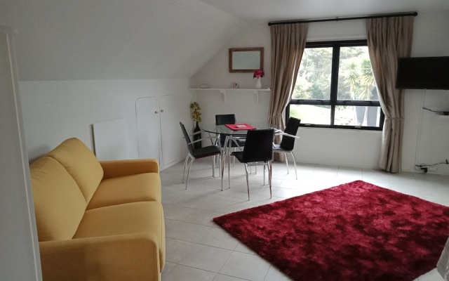 River Retreat – Guest Rooms – Haruru