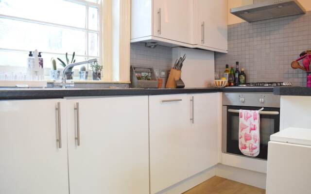 Studio Apartment in Camden Sleeps 2