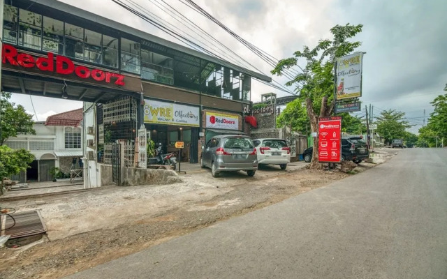 RedDoorz Plus near Akademi Kepolisian Semarang 3
