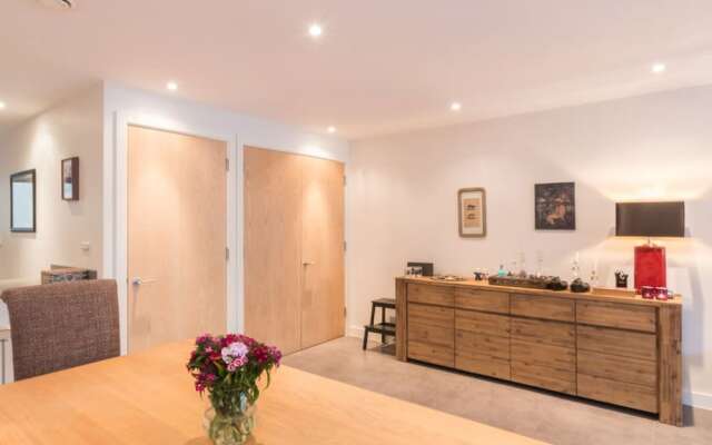 Beautiful Duplex Flat, sleeps 6, close to tube
