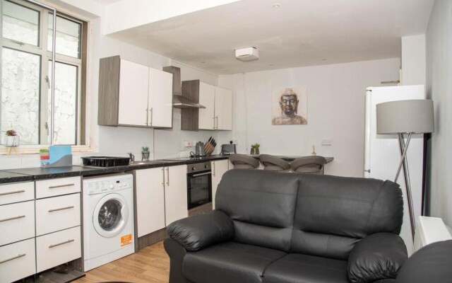 5 Double Bedroom Apartment in The City Centre