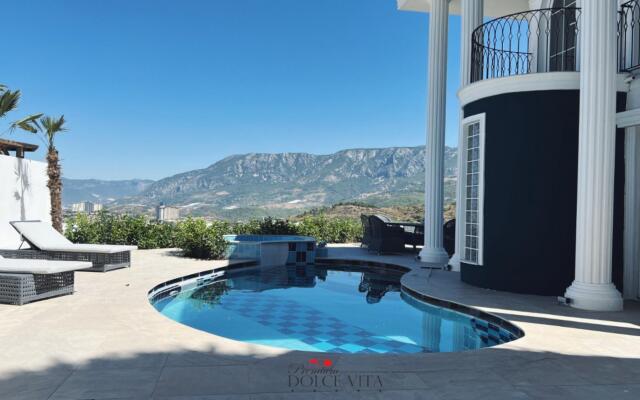 Amazing House with Private Pool in Antalya