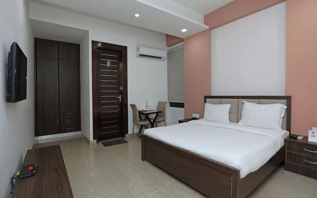 The Signature Hotel By OYO Rooms