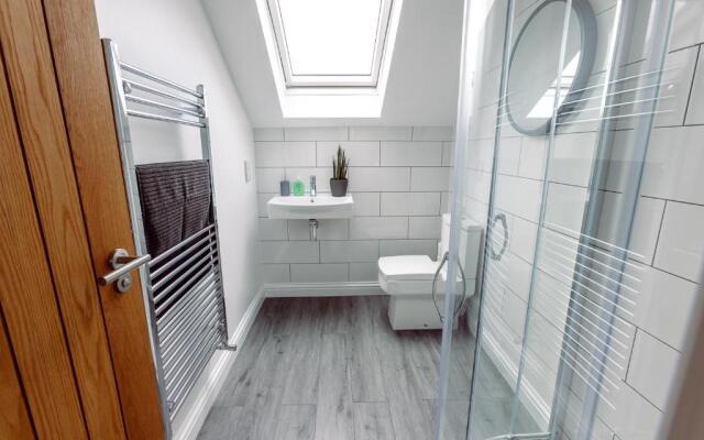 Chute House 4 bed house private garden city center