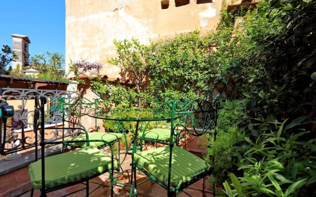 Trevi Lovely Terrace Apartment